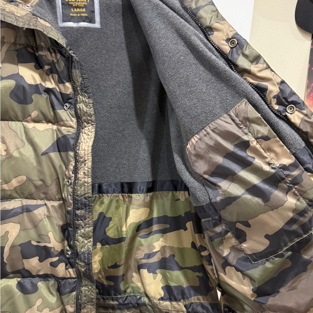 Old Navy Men's Camouflage Puffer Jacket - Olive/Khaki/Black - Picture 3 of 6